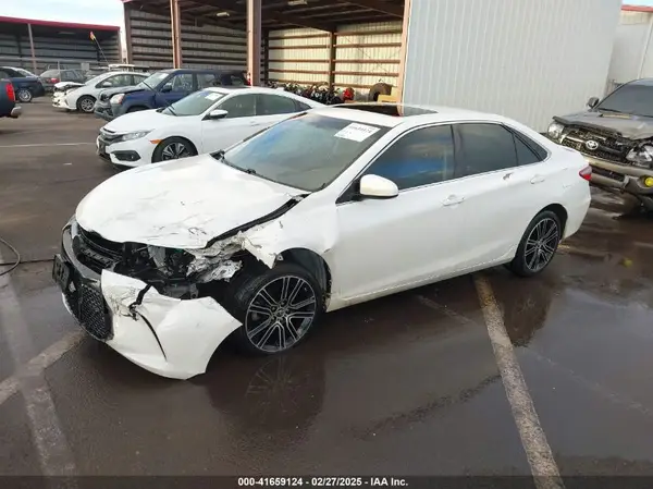 4T1BF1FK4GU142209 2016 TOYOTA CAMRY - Image 2