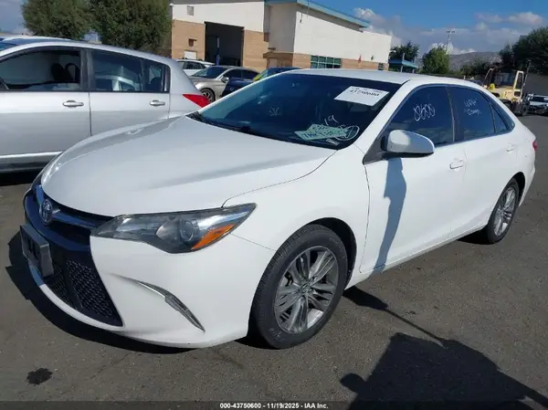 4T1BF1FK4GU142517 2016 TOYOTA CAMRY - Image 2