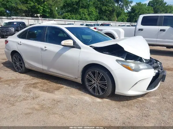 4T1BF1FK4GU142629 2016 TOYOTA CAMRY - Image 1