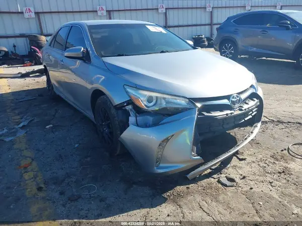4T1BF1FK4GU144381 2016 TOYOTA CAMRY - Image 1