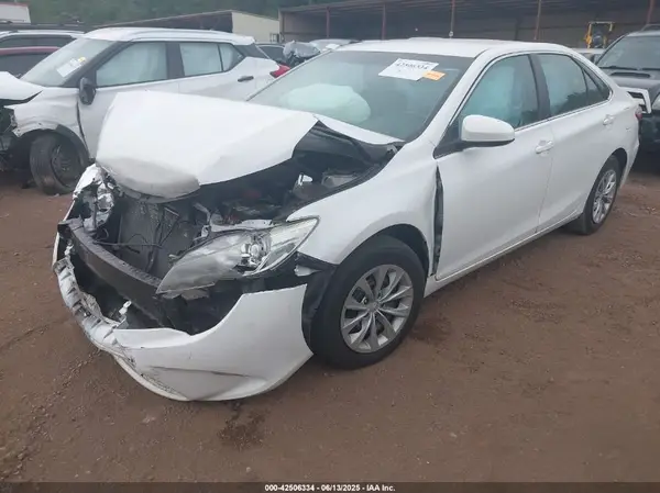 4T1BF1FK4GU146583 2016 TOYOTA CAMRY - Image 2
