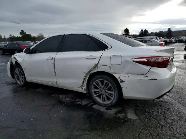 4T1BF1FK4GU150343 2016 TOYOTA CAMRY - Image 2