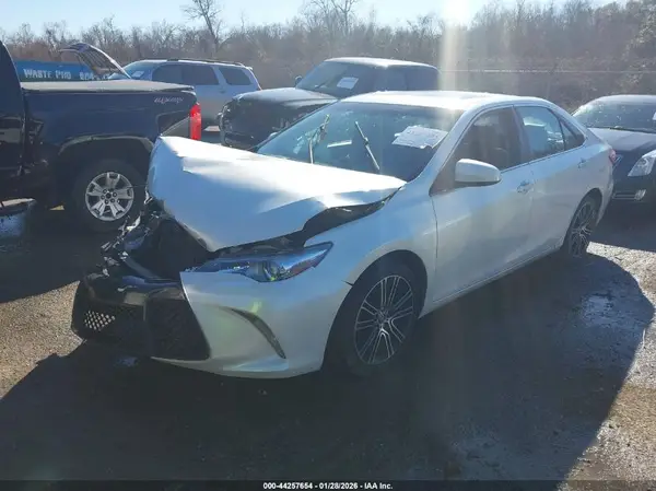 4T1BF1FK4GU151184 2016 TOYOTA CAMRY - Image 2