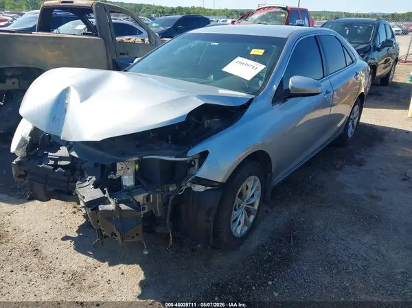 4T1BF1FK4GU151864 2016 TOYOTA CAMRY - Image 2