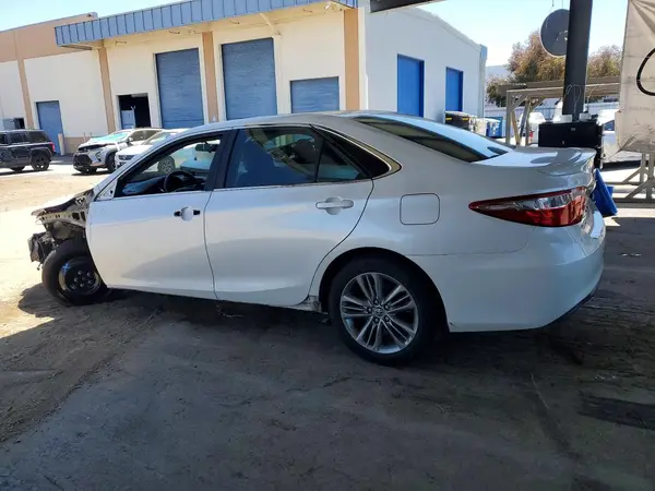 4T1BF1FK4GU153050 2016 TOYOTA CAMRY - Image 2