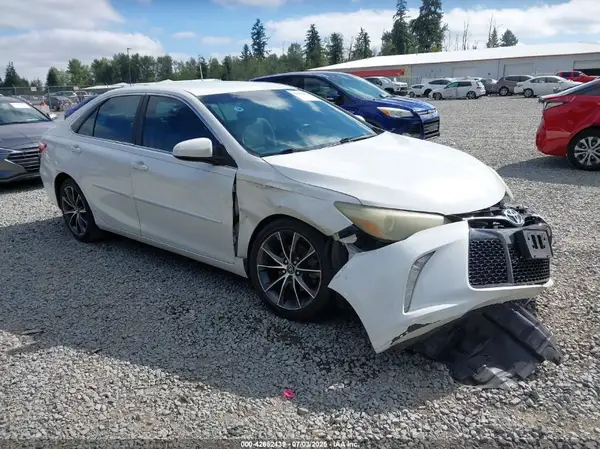 4T1BF1FK4GU157888 2016 TOYOTA CAMRY - Image 1