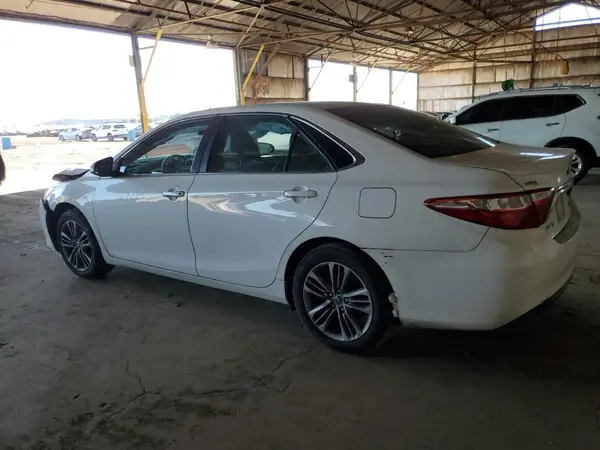 4T1BF1FK4GU160581 2016 TOYOTA CAMRY - Image 2