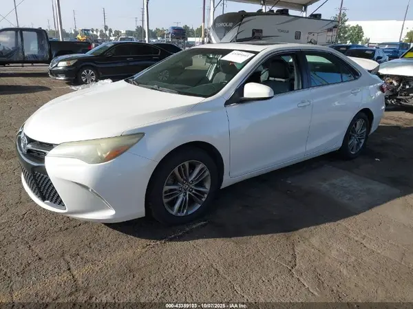 4T1BF1FK4GU160953 2016 TOYOTA CAMRY - Image 2