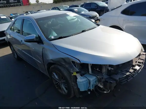 4T1BF1FK4GU162749 2016 TOYOTA CAMRY - Image 1
