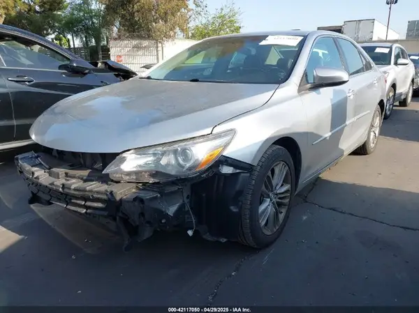 4T1BF1FK4GU162749 2016 TOYOTA CAMRY - Image 2