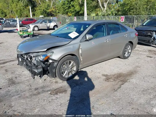 4T1BF1FK4GU163948 2016 TOYOTA CAMRY - Image 2