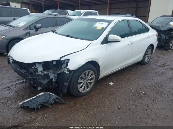 4T1BF1FK4GU167370 2016 TOYOTA CAMRY - Image 2