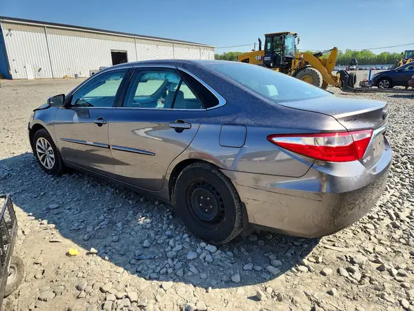 4T1BF1FK4GU176943 2016 TOYOTA CAMRY - Image 2