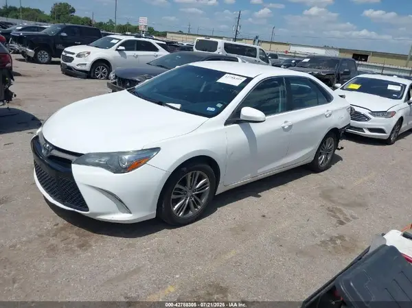 4T1BF1FK4GU177686 2016 TOYOTA CAMRY - Image 2