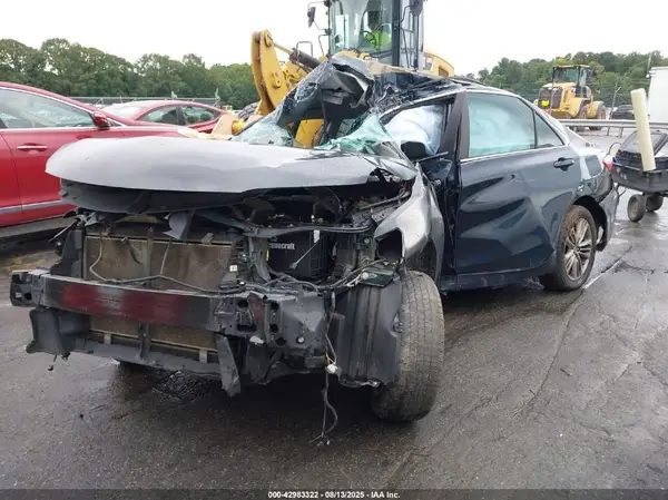 4T1BF1FK4GU178725 2016 TOYOTA CAMRY - Image 2
