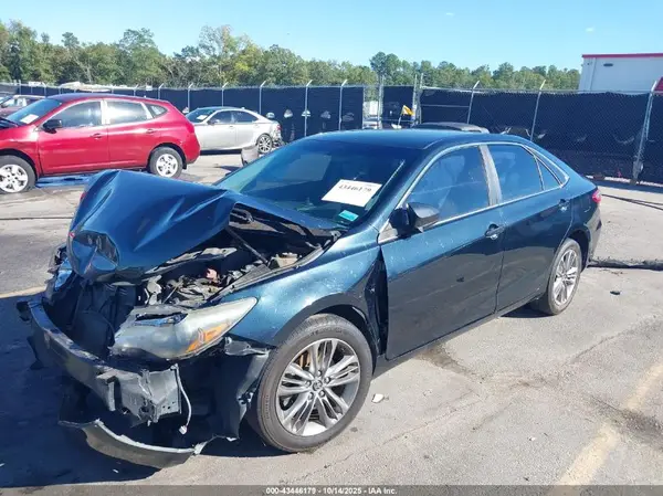 4T1BF1FK4GU179826 2016 TOYOTA CAMRY - Image 2
