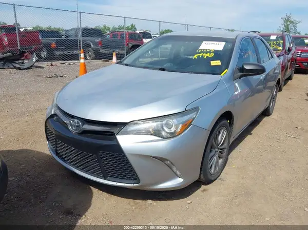 4T1BF1FK4GU179938 2016 TOYOTA CAMRY - Image 2
