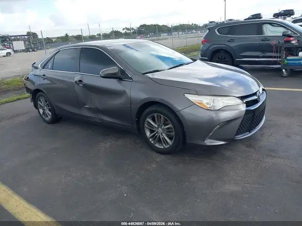 4T1BF1FK4GU180880 2016 TOYOTA CAMRY - Image 1