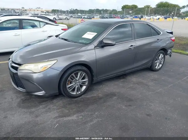 4T1BF1FK4GU180880 2016 TOYOTA CAMRY - Image 2