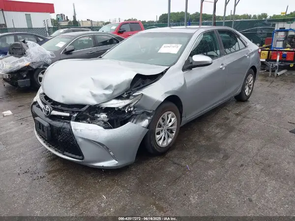 4T1BF1FK4GU182743 2016 TOYOTA CAMRY - Image 2