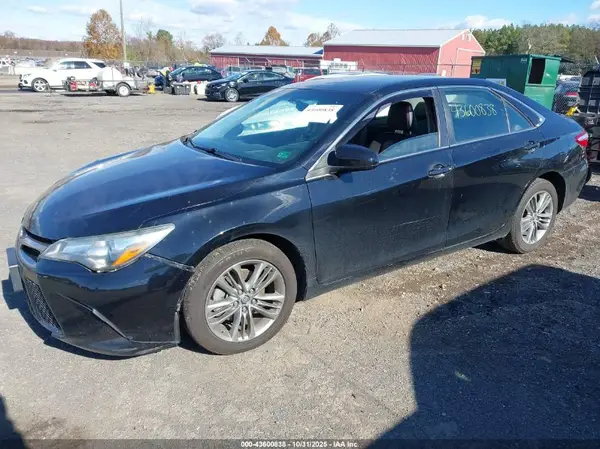 4T1BF1FK4GU183164 2016 TOYOTA CAMRY - Image 2