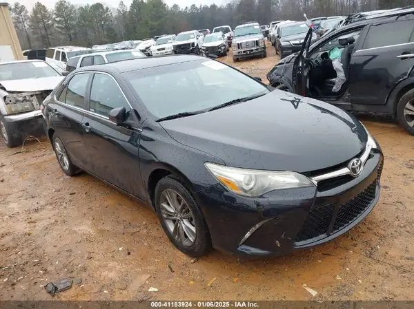 4T1BF1FK4GU187327 2016 TOYOTA CAMRY - Image 1