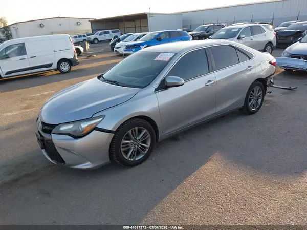 4T1BF1FK4GU187926 2016 TOYOTA CAMRY - Image 2