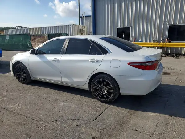 4T1BF1FK4GU191801 2016 TOYOTA CAMRY - Image 2