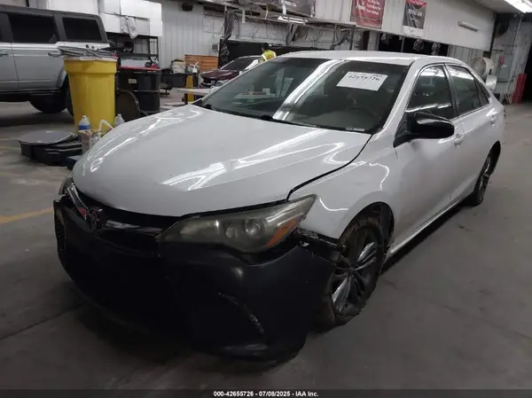 4T1BF1FK4GU194018 2016 TOYOTA CAMRY - Image 2