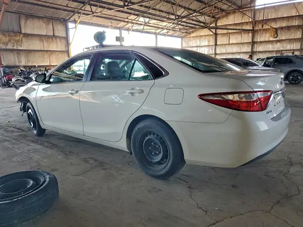 4T1BF1FK4GU203185 2016 TOYOTA CAMRY - Image 2