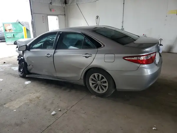 4T1BF1FK4GU203834 2016 TOYOTA CAMRY - Image 2