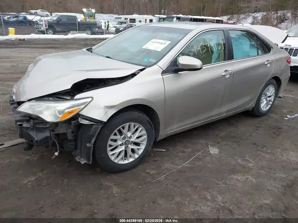 4T1BF1FK4GU205504 2016 TOYOTA CAMRY - Image 2