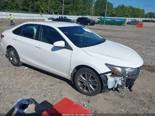 4T1BF1FK4GU205714 2016 TOYOTA CAMRY - Image 1