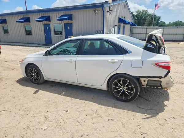 4T1BF1FK4GU205969 2016 TOYOTA CAMRY - Image 2