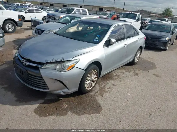 4T1BF1FK4GU205986 2016 TOYOTA CAMRY - Image 2