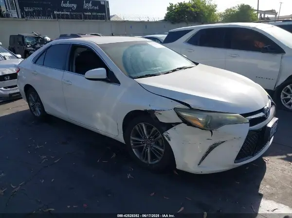 4T1BF1FK4GU207625 2016 TOYOTA CAMRY - Image 1
