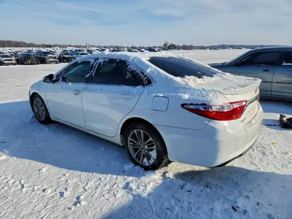 4T1BF1FK4GU208242 2016 TOYOTA CAMRY - Image 2