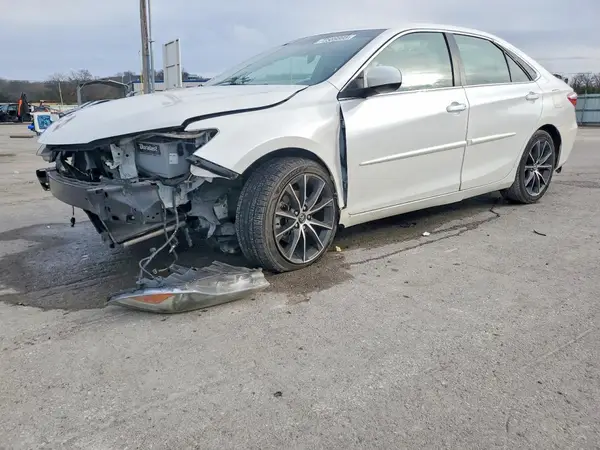 4T1BF1FK4GU210699 2016 TOYOTA CAMRY - Image 1