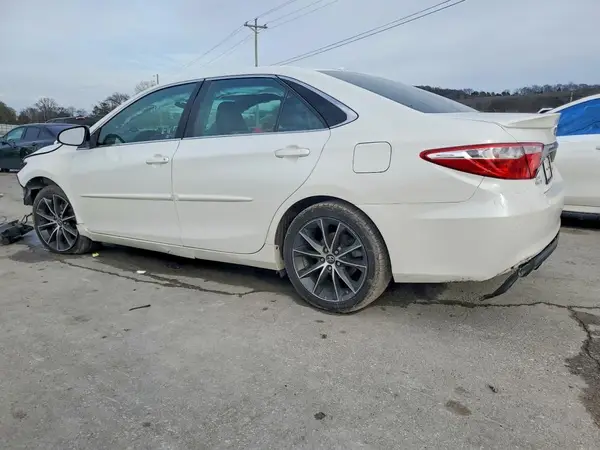 4T1BF1FK4GU210699 2016 TOYOTA CAMRY - Image 2