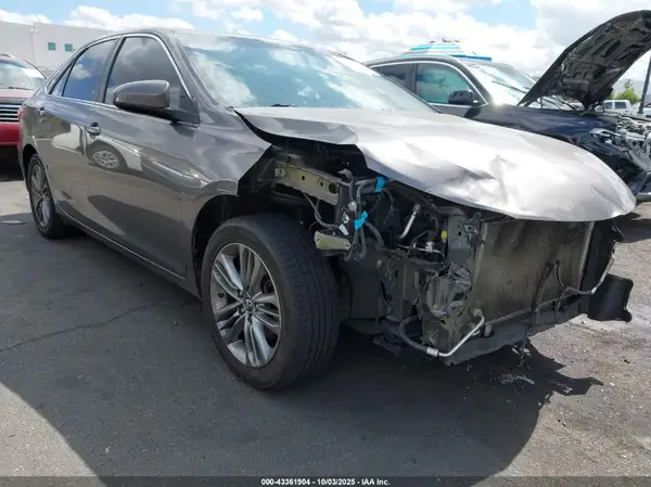 4T1BF1FK4GU212274 2016 TOYOTA CAMRY - Image 1
