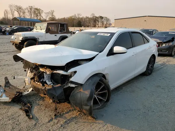 4T1BF1FK4GU212744 2016 TOYOTA CAMRY - Image 1