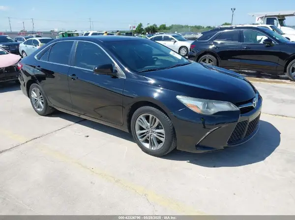 4T1BF1FK4GU213246 2016 TOYOTA CAMRY - Image 1