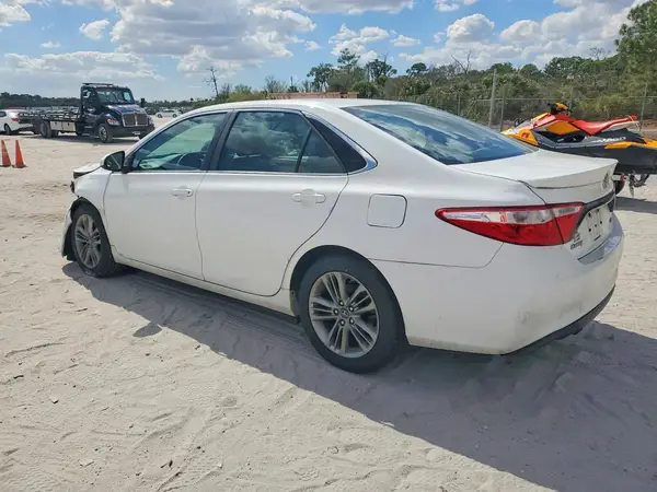 4T1BF1FK4GU215563 2016 TOYOTA CAMRY - Image 2