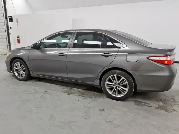 4T1BF1FK4GU217023 2016 TOYOTA CAMRY - Image 2