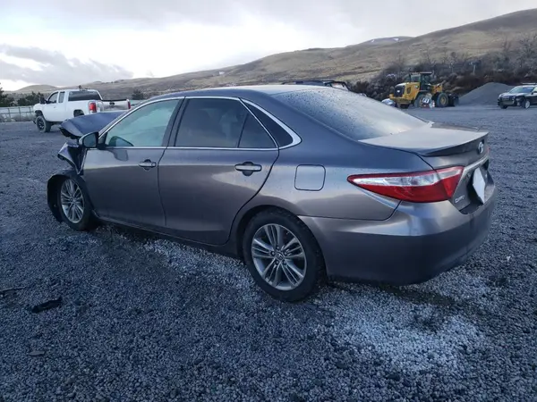 4T1BF1FK4GU218964 2016 TOYOTA CAMRY - Image 2