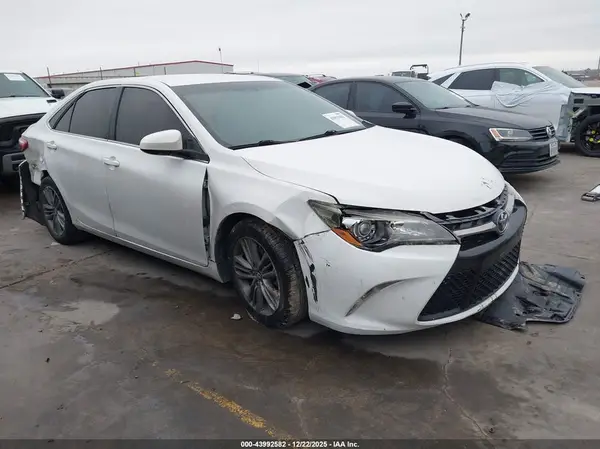 4T1BF1FK4GU224974 2016 TOYOTA CAMRY - Image 1