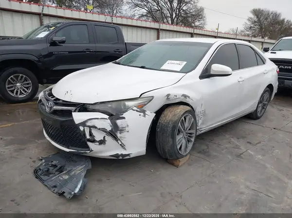 4T1BF1FK4GU224974 2016 TOYOTA CAMRY - Image 2