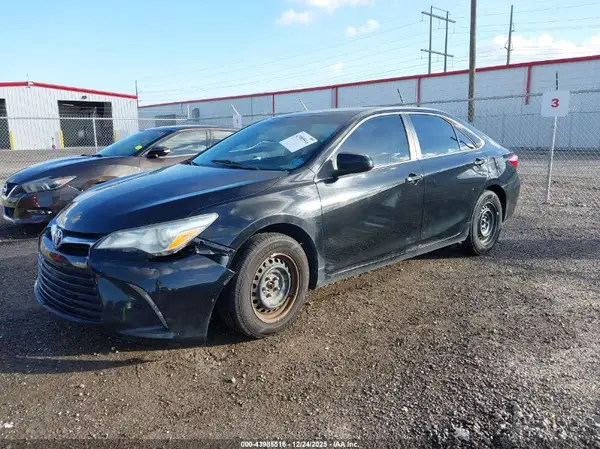 4T1BF1FK4GU231584 2016 TOYOTA CAMRY - Image 2