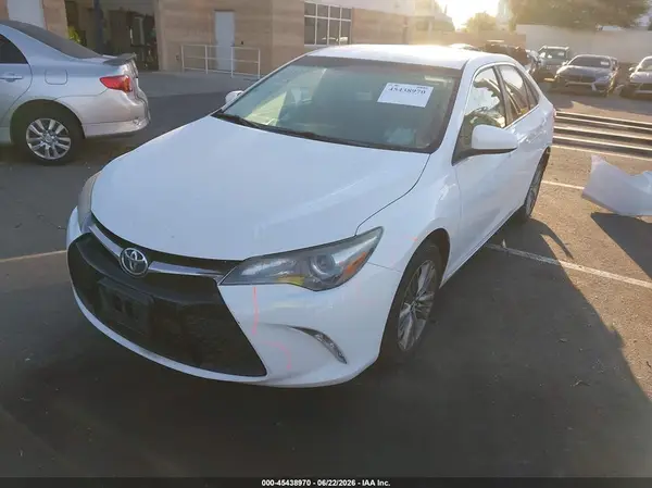4T1BF1FK4GU234064 2016 TOYOTA CAMRY - Image 2