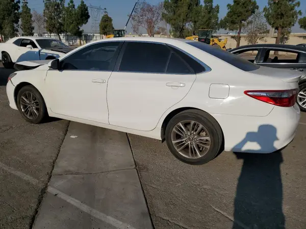 4T1BF1FK4GU235747 2016 TOYOTA CAMRY - Image 2